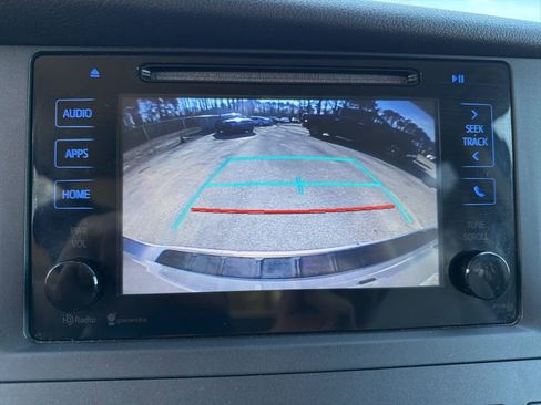 Used 2015 Toyota Sienna LE image 19