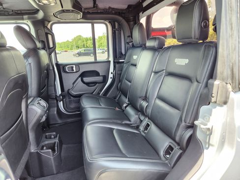 Used 2023 Jeep Gladiator Sport AWD/4WD image 11