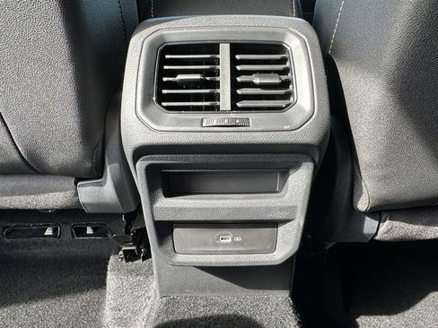 Used 2024 Volkswagen Taos SE w/ Panoramic Sunroof Package image 22