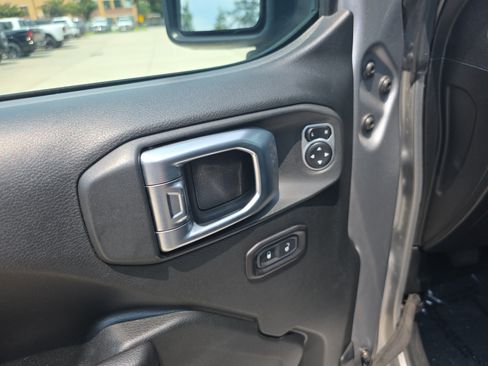 Used 2018 Jeep Wrangler Unlimited Sport S AWD/4WD image 14