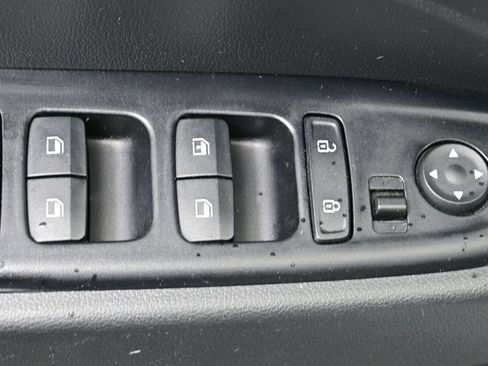 Used 2022 Hyundai Venue SE image 11