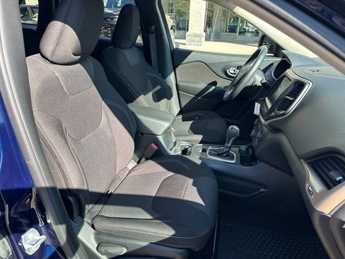 Used 2016 Jeep Cherokee Latitude w/ Cold Weather Group AWD/4WD image 27