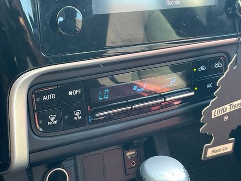 Used 2019 Toyota Corolla LE image 8