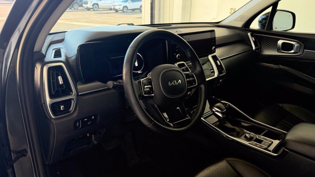 Used 2023 Kia Sorento SX AWD/4WD image 2