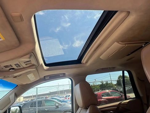 Used 2016 Cadillac Escalade Platinum image 26