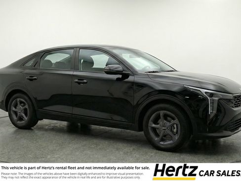 Used 2025 Kia K4 LXS image 1