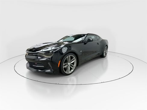 Used 2018 Chevrolet Camaro LT image 4
