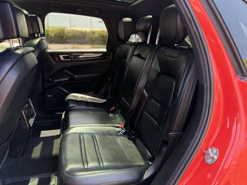 Used 2021 Porsche Cayenne AWD/4WD image 12
