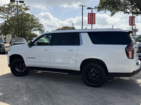 Used 2021 Chevrolet Suburban LT RWD image 11