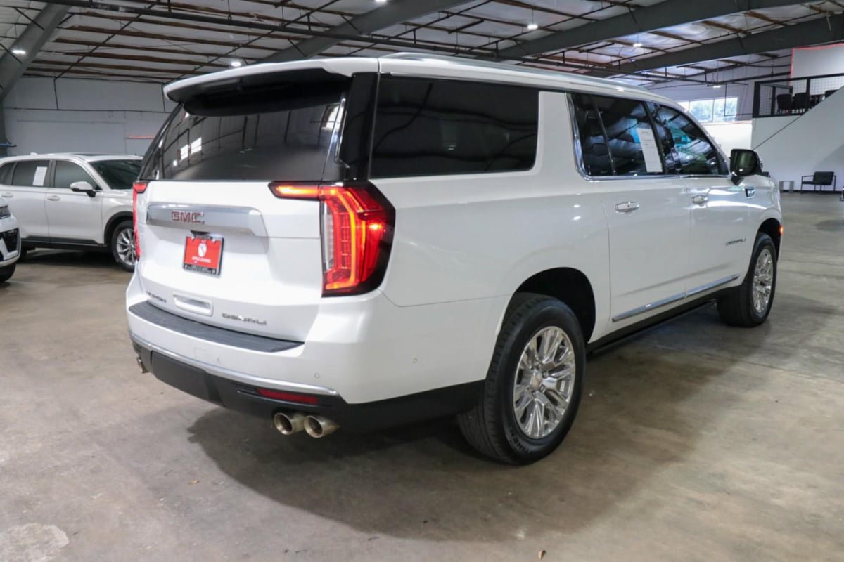 Used 2024 GMC Yukon XL Denali w/ Advanced Technology Package AWD/4WD image 7