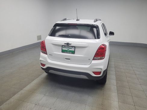 Used 2020 Chevrolet Trax LT w/ Sun & Sound Package FWD image 7