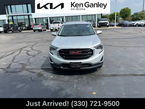 Used 2018 GMC Terrain SLE w/ Driver Convenience Package FWD image 2