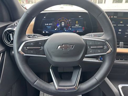 Used 2025 Chevrolet Equinox ACTIV w/ Safety and Technology Package FWD image 26