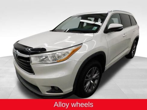 Used 2014 Toyota Highlander XLE image 4