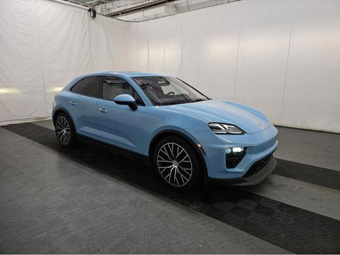 Used 2025 Porsche Macan Electric w/ Premium Package image 3
