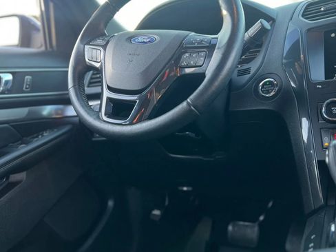 Used 2018 Ford Explorer XLT w/ Equipment Group 202A image 8