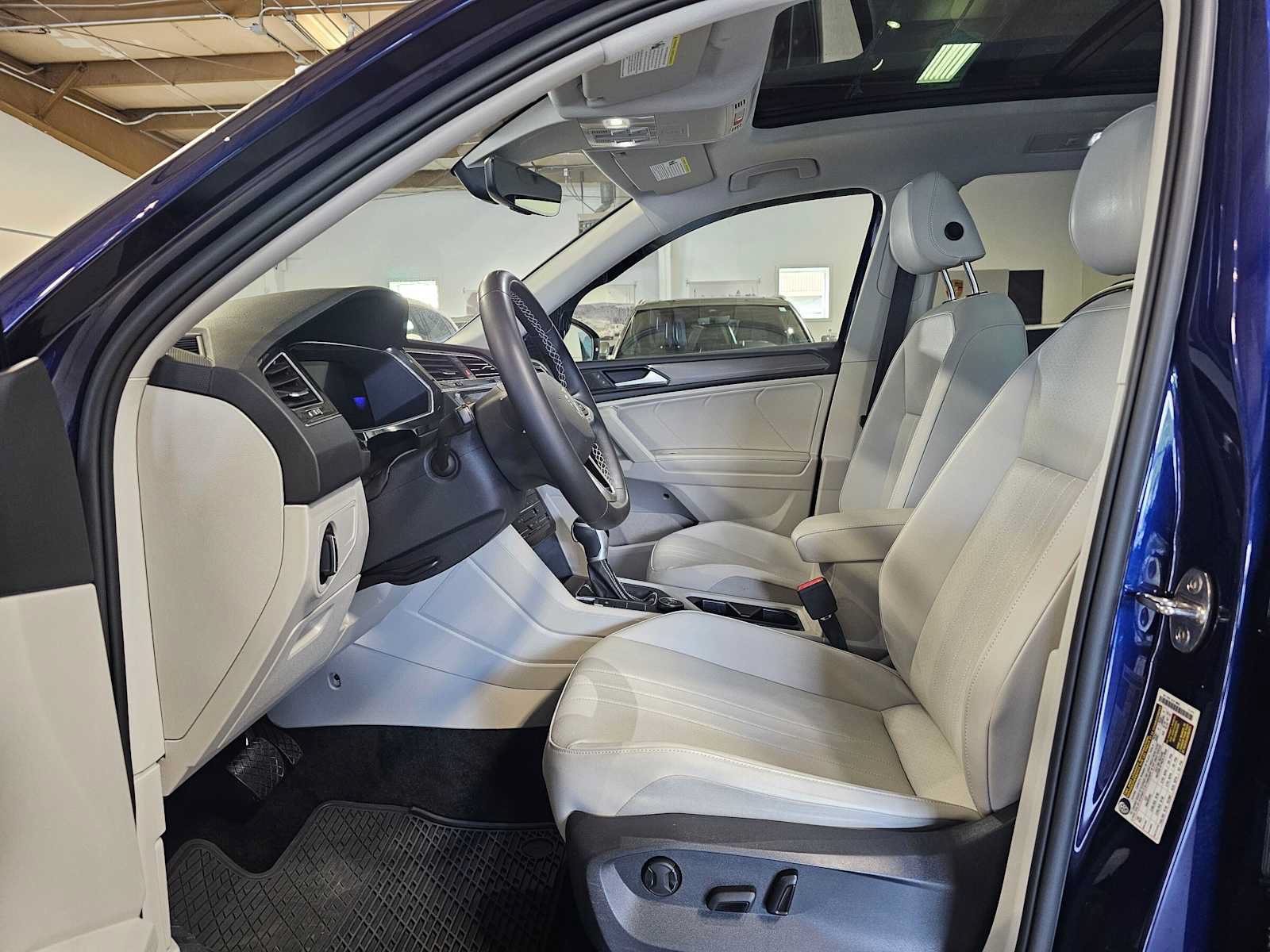 Used 2022 Volkswagen Tiguan SE w/ Panoramic Sunroof Package AWD/4WD image 22