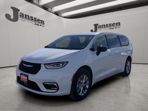 New 2026 Chrysler Pacifica Select image 7