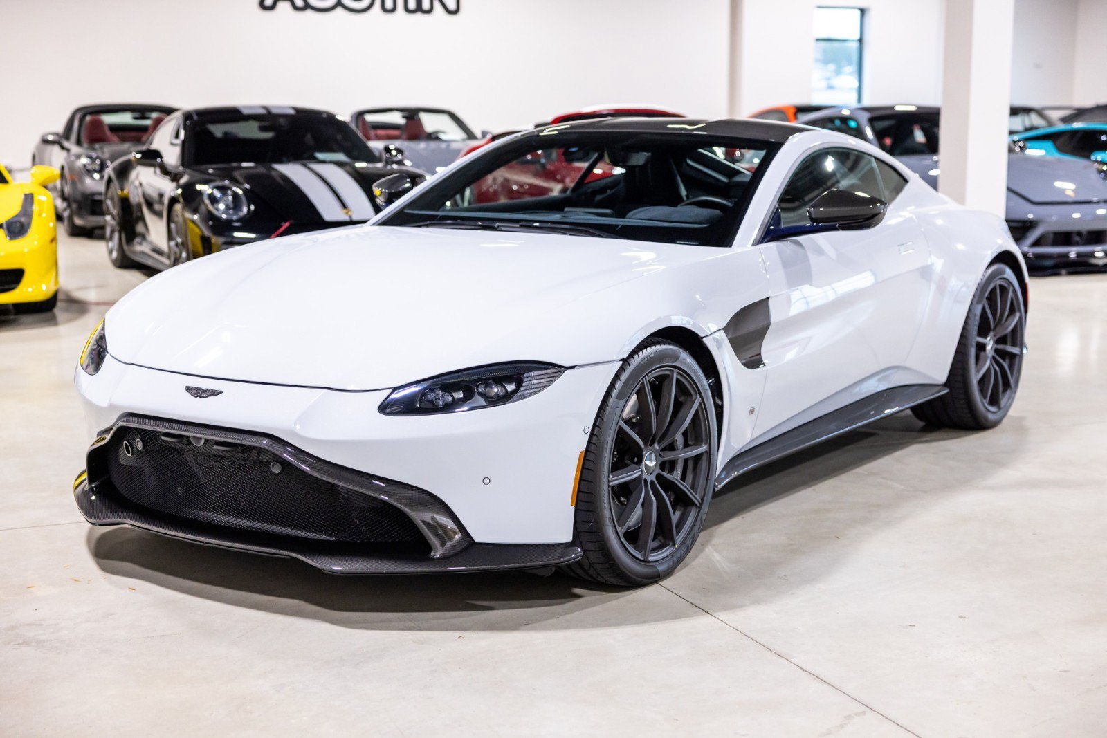 Used 2019 Aston Martin V8 Vantage Coupe RWD image 12