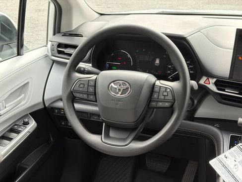 New 2026 Toyota Sienna LE FWD image 24