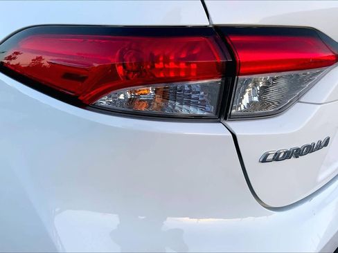 Certified 2025 Toyota Corolla LE image 27