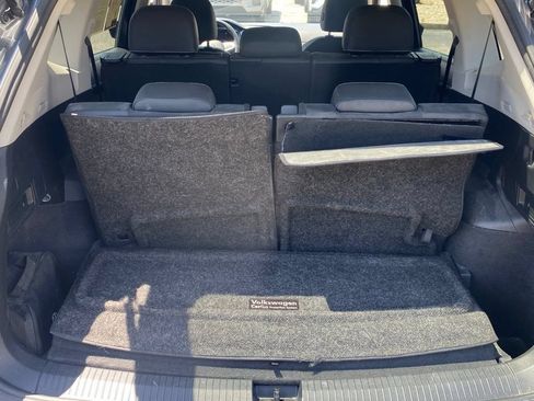 Used 2023 Volkswagen Tiguan SE w/ Panoramic Sunroof Package FWD image 12