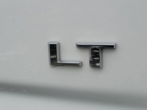 Used 2025 Chevrolet Silverado 1500 LT image 7