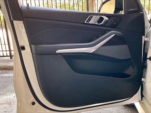 Used 2024 BMW X5 sDrive40i w/ M Sport Package image 21