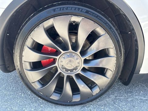 Used 2023 Tesla Model Y Performance AWD/4WD image 35