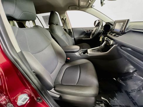 Used 2021 Toyota RAV4 LE FWD image 25