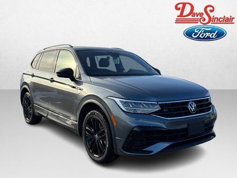 Used 2022 Volkswagen Tiguan SE R-Line image 4