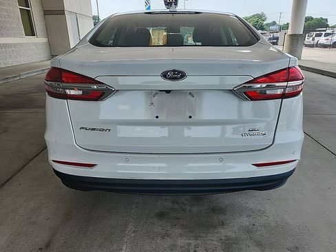 Used 2019 Ford Fusion SE FWD image 6