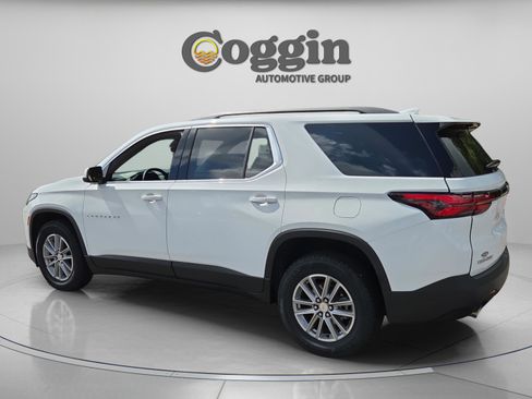 Used 2023 Chevrolet Traverse LT FWD image 3