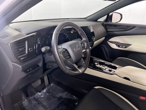 Used 2024 Lexus NX 250 AWD image 9