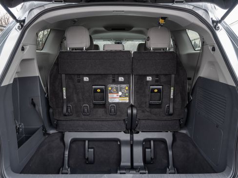 Used 2024 Toyota Sienna LE image 21