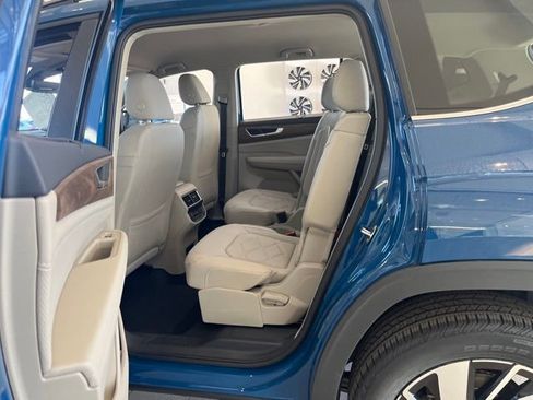 New 2025 Volkswagen Atlas SE FWD image 15