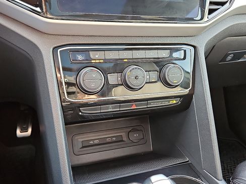 Certified 2023 Volkswagen Atlas Cross Sport SEL R-Line image 15