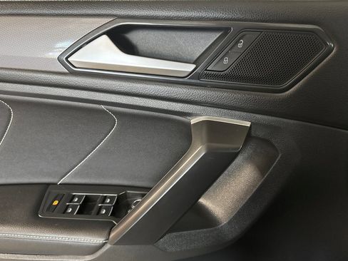 Used 2024 Volkswagen Tiguan SE AWD/4WD image 11