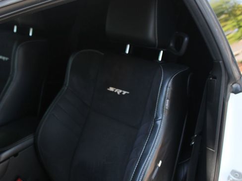 Used 2015 Dodge Challenger SRT w/ Technology Group image 9