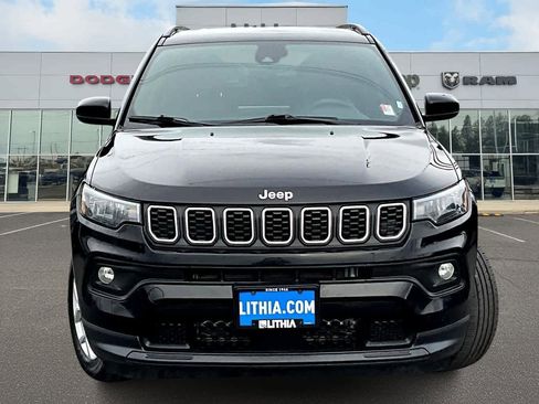 Used 2024 Jeep Compass Latitude image 6