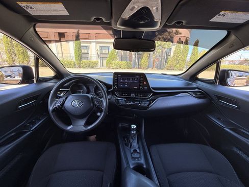 Used 2019 Toyota C-HR LE FWD image 16