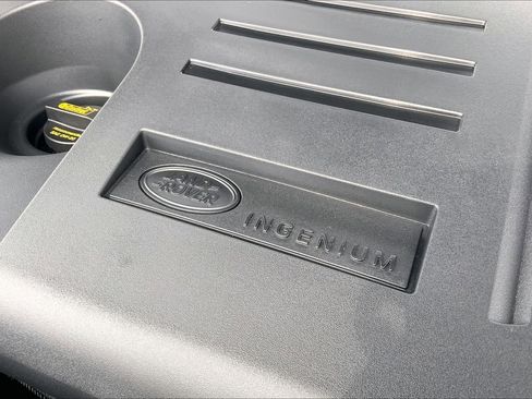 New 2026 Land Rover Range Rover SE image 17