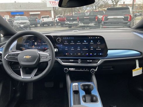 New 2026 Chevrolet Equinox EV LT image 11