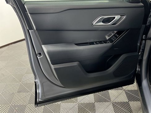 Used 2025 Land Rover Range Rover Velar Dynamic SE image 18