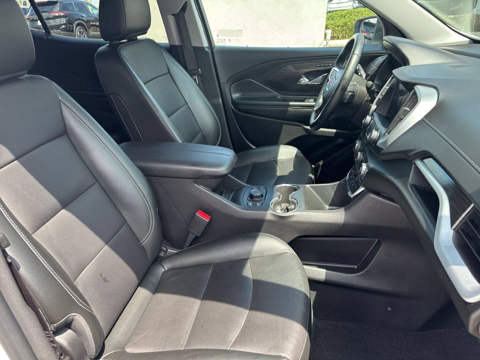 Used 2024 GMC Terrain SLT AWD/4WD image 37