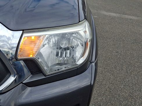 Used 2015 Toyota Tacoma 4x4 Double Cab w/ SR5 Package image 11