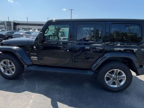 Used 2022 Jeep Wrangler Unlimited Sahara AWD/4WD image 7