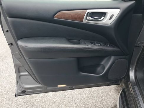 Used 2018 Nissan Pathfinder Platinum w/ Cargo Package AWD/4WD image 30