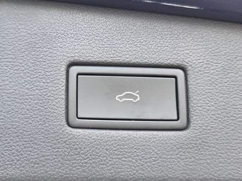 Used 2022 Volkswagen Tiguan SE image 26