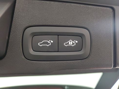 Used 2023 Volvo XC60 B5 Ultimate FWD image 12